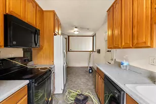 6836 Burdett Way, Sacramento, CA 95823 - Photo 11