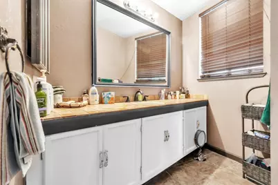 7702 Southcliff Drive, Sacramento, CA 95628 - Photo 11