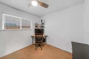 7308 Lawnwood Dr, Sacramento, CA 95828 - Photo 13