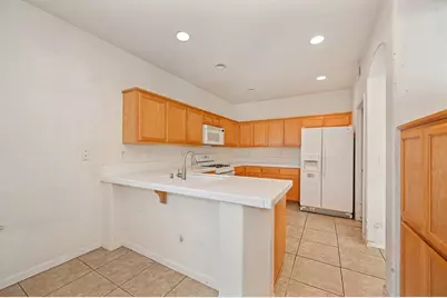 9446 Grasmeer Way, Elk Grove, CA 95624 - Photo 17