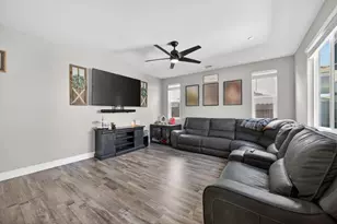8247 Blue Coral Ave, Elk Grove, CA 95757 - Photo 19