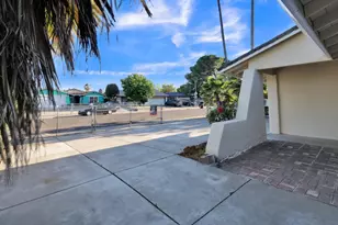 7817 Scottsdale Dr, Sacramento, CA 95828 - Photo 5