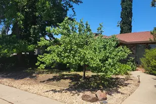 1581 Valley View Dr, Yuba City, CA 95993 - Photo 3