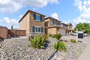9518 Bryan Hall Way, Elk Grove, CA 95624 - Photo 5