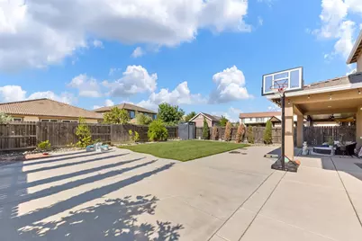 9518 Bryan Hall Way, Elk Grove, CA 95624 - Photo 41