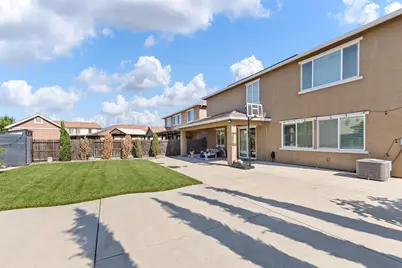 9518 Bryan Hall Way, Elk Grove, CA 95624 - Photo 51