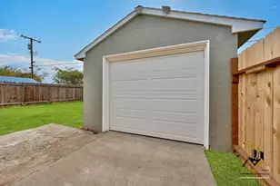 5112 Gordon Dr, Sacramento, CA 95824 - Photo 19