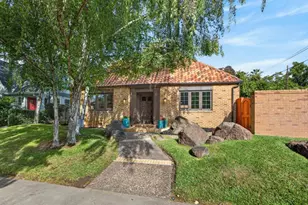 945 44th St, Sacramento, CA 95819 - Photo 5