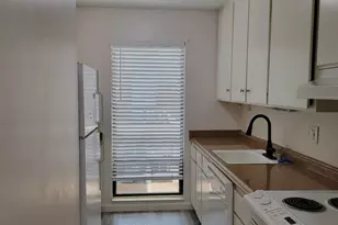 722 Woodside Ln E, Sacramento, CA 95825 - Photo 21