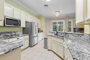 8383 Oakwood Hills Cir, Citrus Heights, CA 95610 - Photo 9