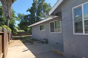 8008 Loucreta Dr, Sacramento, CA 95828 - Photo 11