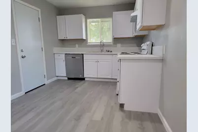 8008 Loucreta Drive, Sacramento, CA 95828 - Photo 5