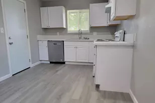 8008 Loucreta Dr, Sacramento, CA 95828 - Photo 5