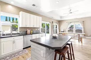 4856 Hazelwood Ave, Carmichael, CA 95608 - Photo 15