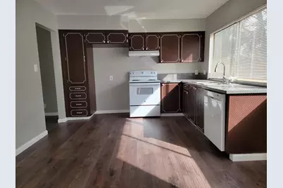 7548 Lindale Drive, Sacramento, CA 95828 - Photo 9