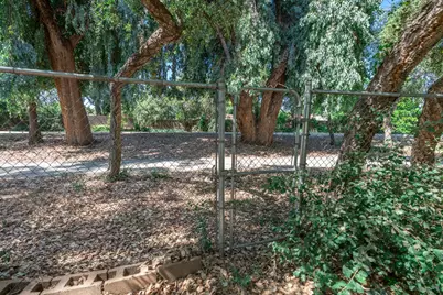 5426 Columbia Drive, Fresno, CA 93727 - Photo 37