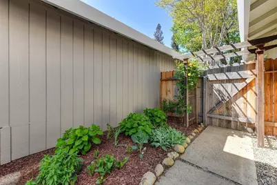 919 Blue Rapids Drive, Folsom, CA 95630 - Photo 27