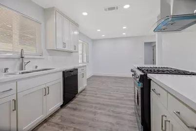 2673 S Bardell Avenue, Fresno, CA 93706 - Photo 13