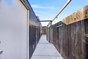 8837 Aylesford Ln, Stockton, CA 95210 - Photo 49