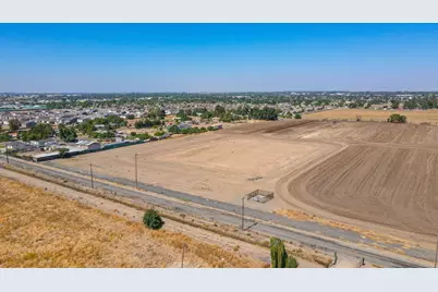 2246 E Mission Avenue, Merced, CA 95341 - Photo 21