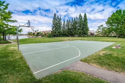 9670 Mizzenmast Court, Elk Grove, CA 95758 - Photo 25