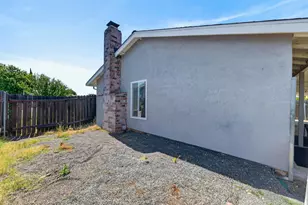 7920 Deer Water Dr, Sacramento, CA 95823 - Photo 35