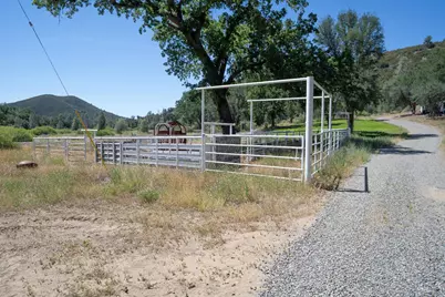 20505 Coalinga Road, Paicines, CA 95043 - Photo 23