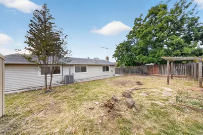 7263 Hayward Drive, Sacramento, CA 95828 - Photo 43
