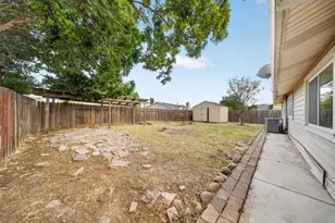 7263 Hayward Dr, Sacramento, CA 95828 - Photo 41