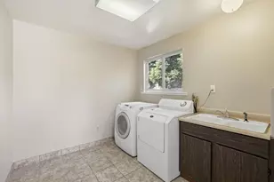 8077 Caribbean Way, Sacramento, CA 95826 - Photo 31