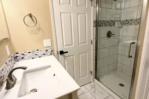 1128 Multnomah Dr, Modesto, CA 95350 - Photo 13