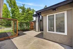 22 Seaside Ct, Sacramento, CA 95831 - Photo 35