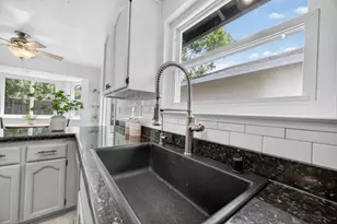 22 Seaside Ct, Sacramento, CA 95831 - Photo 13