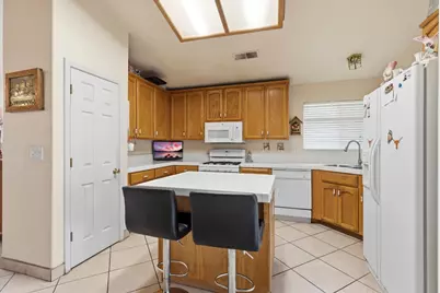 237 Yosemite Meadows Drive, Modesto, CA 95357 - Photo 7