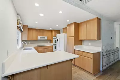 8929 Castle Park Drive, Elk Grove, CA 95624 - Photo 11