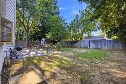 8929 Castle Park Drive, Elk Grove, CA 95624 - Photo 33