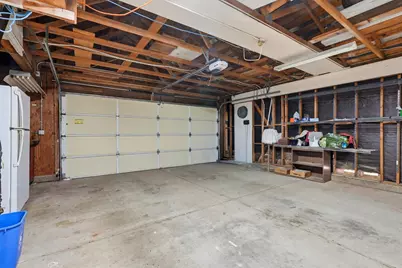 8929 Castle Park Drive, Elk Grove, CA 95624 - Photo 31