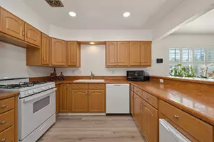 6039 McMahon Dr, Sacramento, CA 95824 - Photo 11