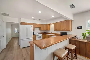 6039 McMahon Dr, Sacramento, CA 95824 - Photo 9