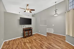 6906 Hollybrook Dr, Sacramento, CA 95823 - Photo 9