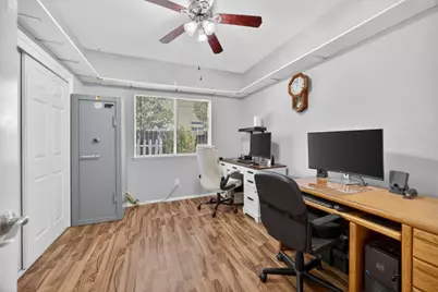 6906 Hollybrook Drive, Sacramento, CA 95823 - Photo 23