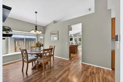 6906 Hollybrook Drive, Sacramento, CA 95823 - Photo 11