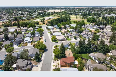 6906 Hollybrook Drive, Sacramento, CA 95823 - Photo 49