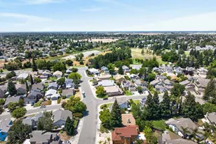 6906 Hollybrook Dr, Sacramento, CA 95823 - Photo 49