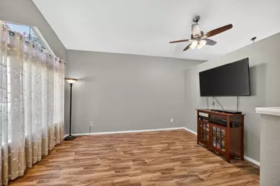 6906 Hollybrook Drive, Sacramento, CA 95823 - Photo 7