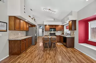 6906 Hollybrook Dr, Sacramento, CA 95823 - Photo 17