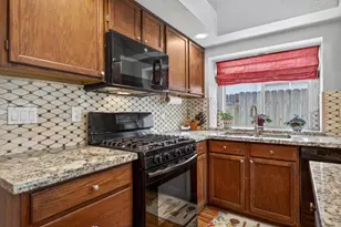 6906 Hollybrook Dr, Sacramento, CA 95823 - Photo 19