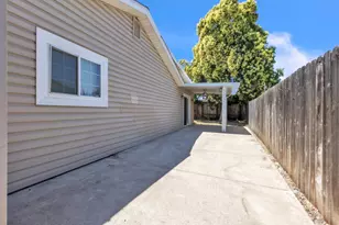 7988 Valley Green Dr, Sacramento, CA 95823 - Photo 27