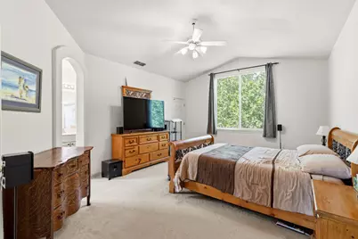 9401 Canmoor Circle, Elk Grove, CA 95758 - Photo 35