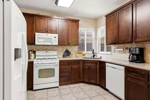 9401 Canmoor Cir, Elk Grove, CA 95758 - Photo 13